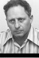 הסופר אהרון מגד.