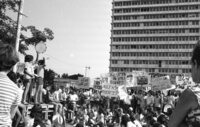Parents of school children demonstrating against the Tel Aviv Municipality rules.