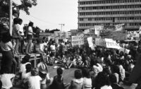 Parents of school children demonstrating against the Tel Aviv Municipality rules.