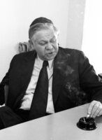 המפלגה הדתית מפד"ל עורכת ישיבה.
