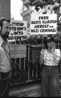 KM Akiva Nof closed himself with chain to the German Embassy in Tel Aviv, demanding from the Germans to release Beata Klarsfeld from prison.