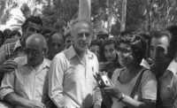 יהודים מרוקאים חוגגים את המימונה.