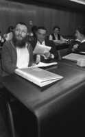 חברי כנסת מבקרים במרכז החינוכי אולפן עקיבא.
