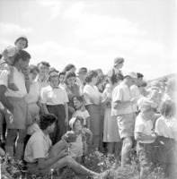 חברים בחג הביכורים.