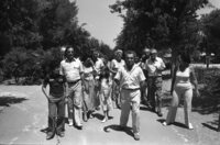 משפחה בריטית תורמת מעונות עבור קיבוץ תל יצחק.