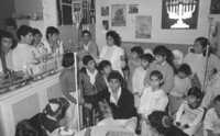 אגודת ישראל - הדלקת נרות חנוכה ברמב"ם – הספרייה הלאומית