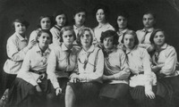 בנות מקן קלוז'- פנינה לוזון.