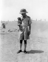 ד"ר דוד אולמן עם קוף