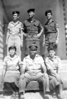 חיילי כפר תבור  1956. יושבים מימין: מרים מצגר, מקס אופיר, צביה מרמור. עומדים מימין: יעקב עטיה, חיים בן זלמן לובנוב, שבתאי גולדמן.