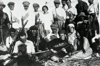 חברי המשק עם נשקים ראשית שנות העשרים איילת-השחר.